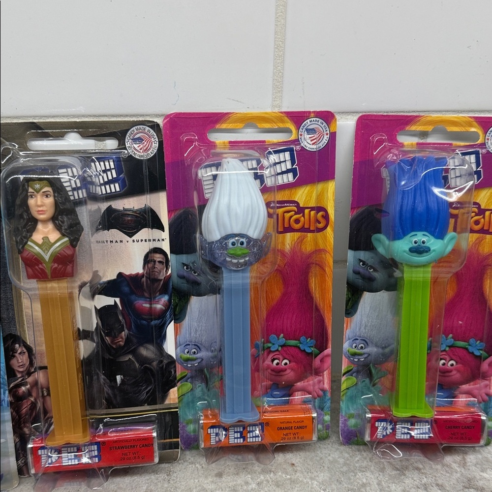 18 PEZ dispensers mix of sealed loose Star Wars, Trolls, Santa, Superman, others - Picture 3 of 13